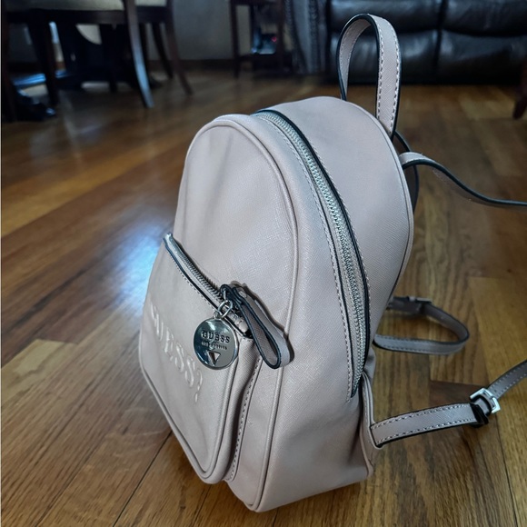 GUESS backpack - Picture 2 of 3